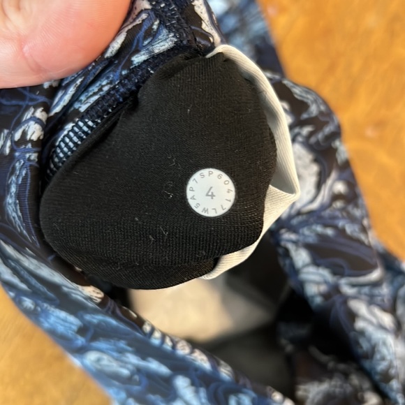 Lululemon leggings - like new - Picture 3 of 4